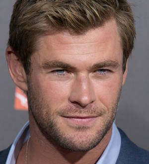 Chris Hemsworth flexes his comedy muscles on Saturday Night Live