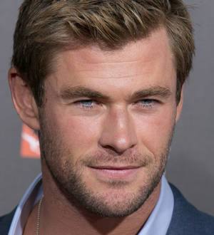 Chris Hemsworth flexes his comedy muscles on Saturday Night Live