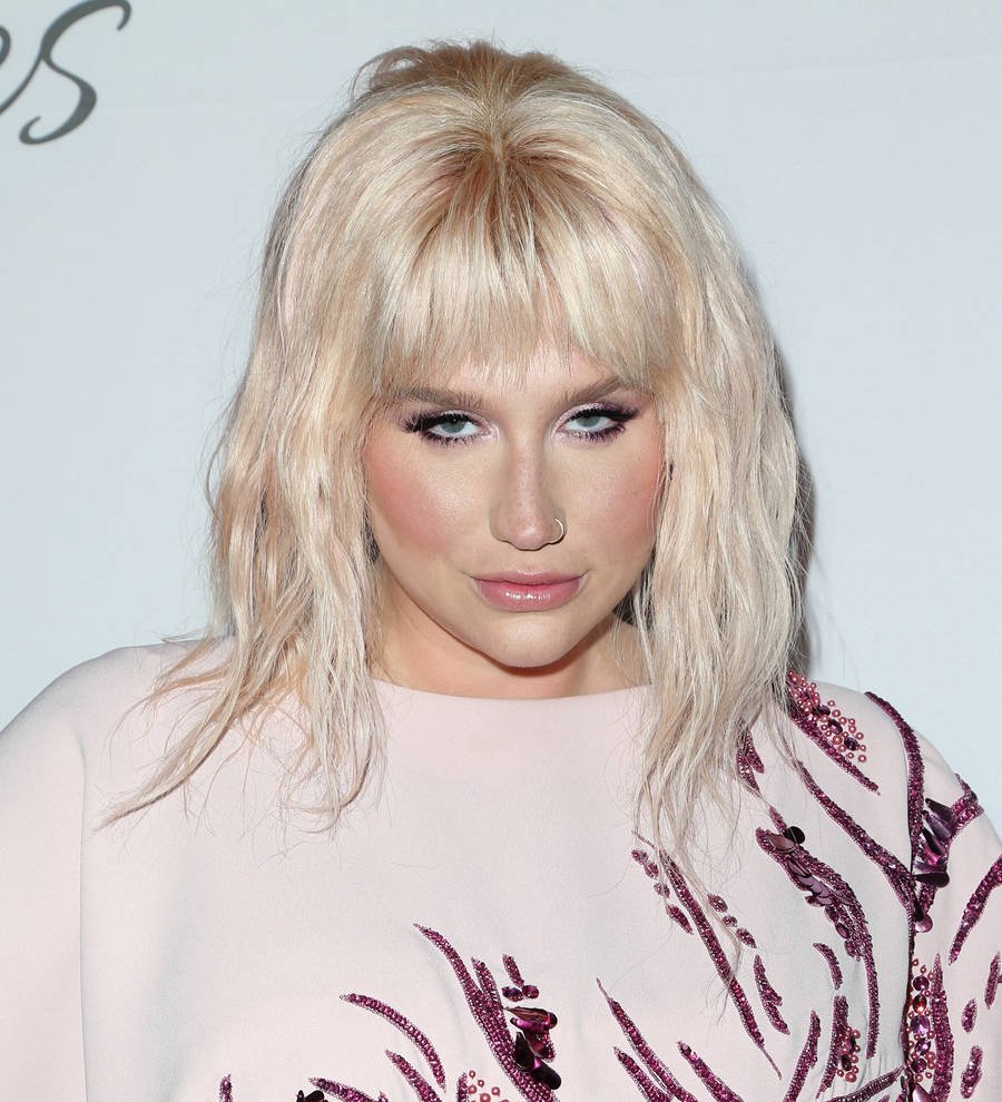 Kesha given standing ovation at Billboard Music Awards