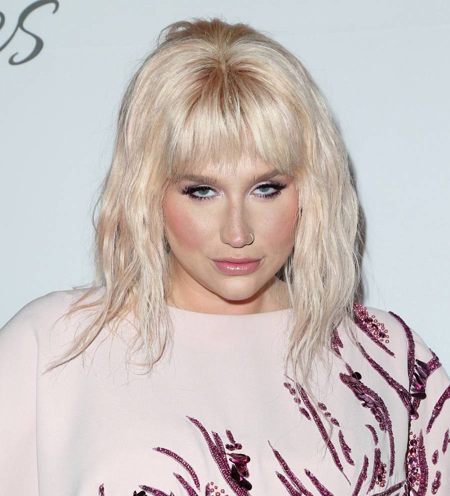 Kesha given standing ovation at Billboard Music Awards