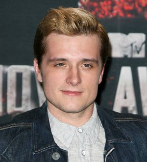 Josh Hutcherson defends Hunger Games pal amid nude photo scandal