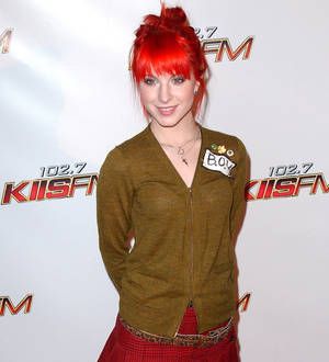 Hayley Williams creates make-up range with MAC