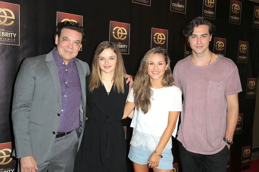 Joey King & Ryan McCartan Inspire Young Actors at The Celebrity Experience!