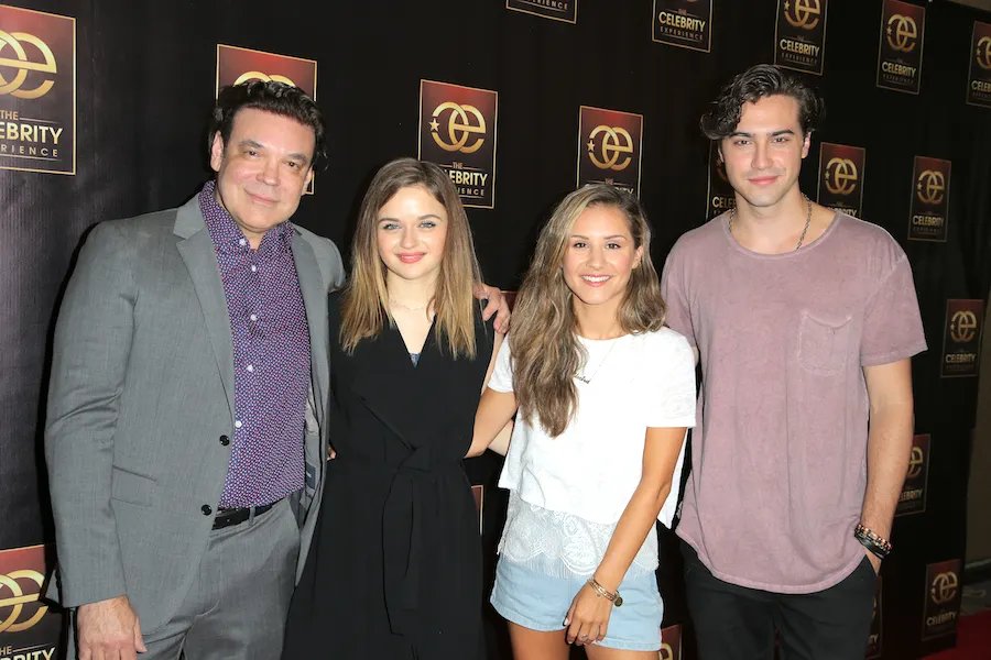 Joey King & Ryan McCartan Inspire Young Actors at The Celebrity Experience!