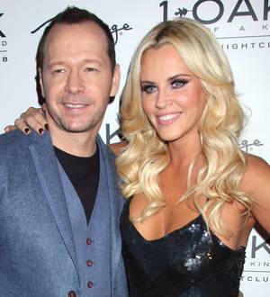Jenny McCarthy shows off Donnie Wahlberg tattoo