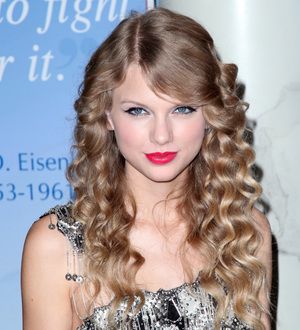 Taylor Swift Allows Loved Ones to Vet Songs