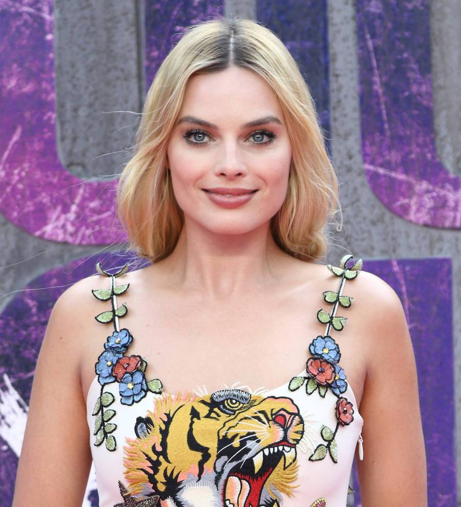 Margot Robbie plays bridesmaid for Hawaii wedding