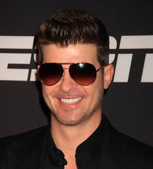 Robin Thicke thanks fans for support after tour and marriage problems