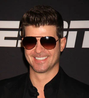 Robin Thicke thanks fans for support after tour and marriage problems