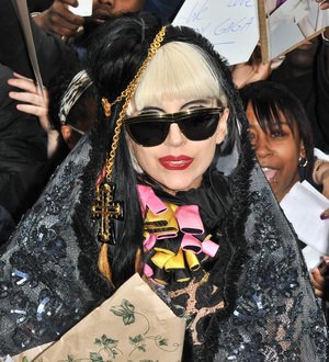 Lady Gaga struggles to sing track about ex
