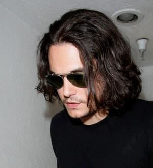 John Mayer undergoes throat surgery