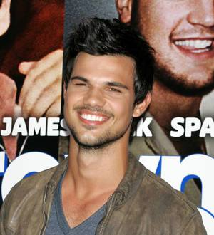 Taylor Lautner dating co-star - report