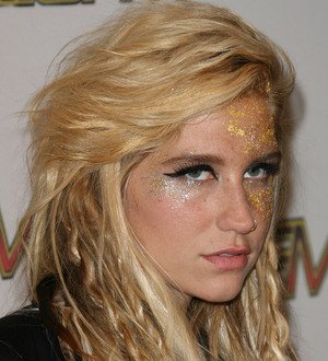 Ke$ha kicks off festival with surprise show