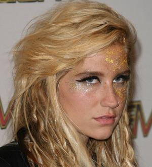 Ke$ha kicks off festival with surprise show
