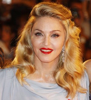 Madonna close to signing scent deal