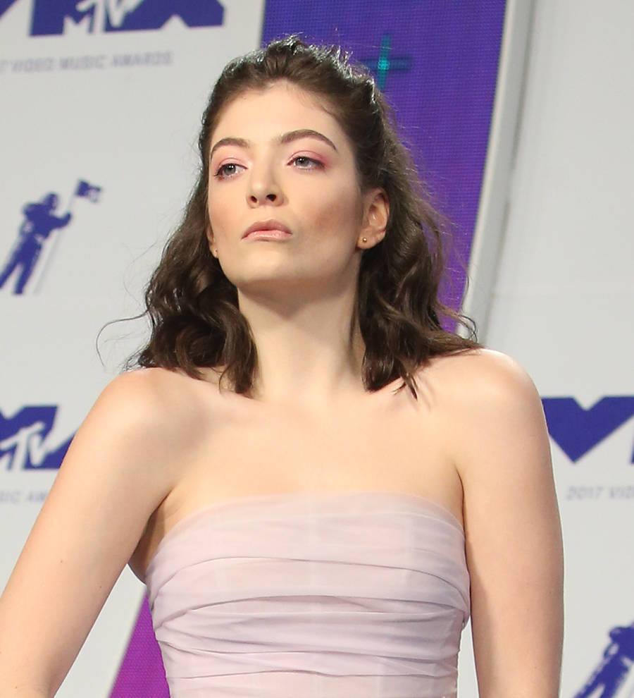 Lorde's new track inspired by tearful reaction to Rihanna song