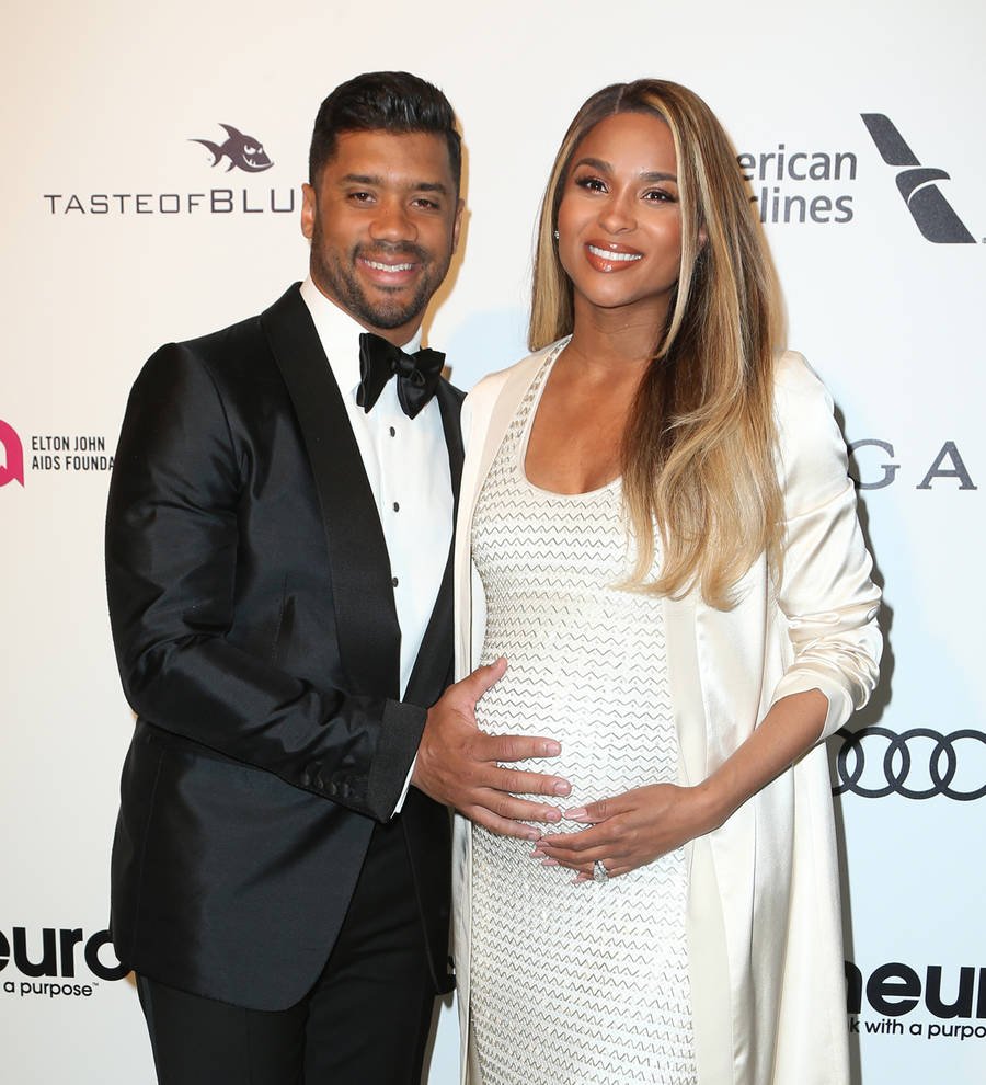 Pregnant Ciara and family strip off for intimate photo