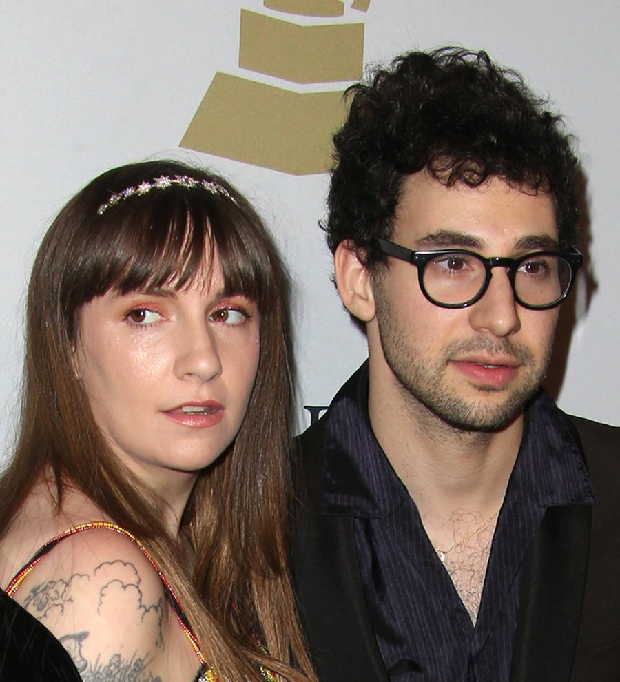 Lena Dunham clears up marriage speculation