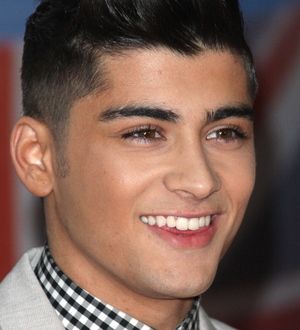 Zayn Malik goes public with singer girlfriend