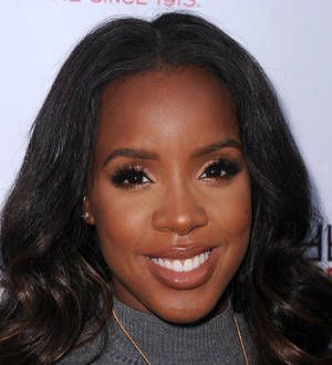 Kelly Rowland raises 0,000 for homeless charity