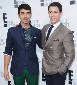 Joe and Nick Jonas reunite at Christmas gig