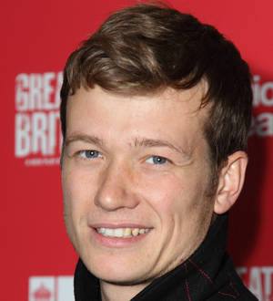 Ed Speleers to be a dad - report