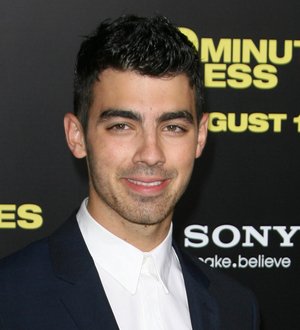 Joe Jonas holding remix competition