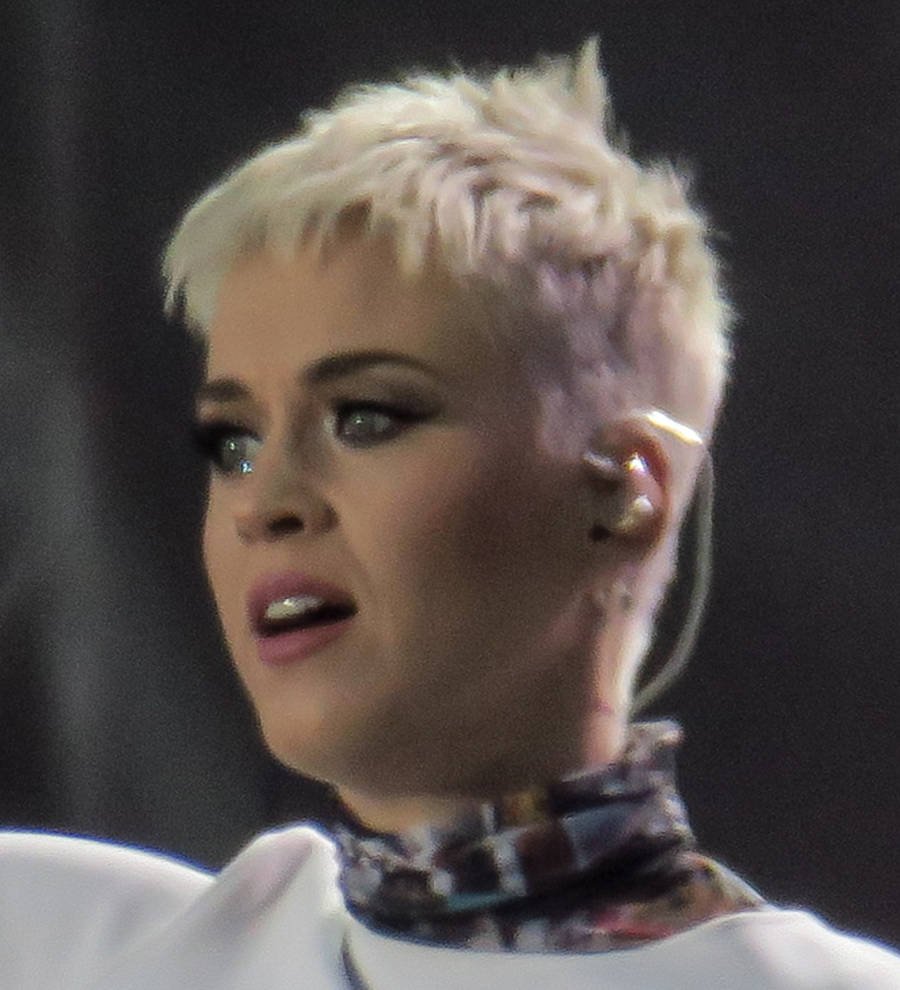 Katy Perry breaks down in tears during live-streamed therapy session