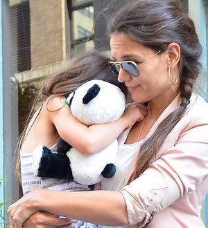 Katie Holmes saves the day at arts festival
