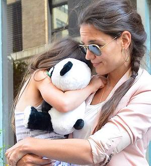 Katie Holmes saves the day at arts festival