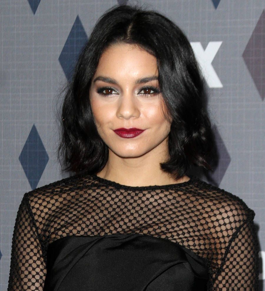 Vanessa Hudgens attends dad's memorial