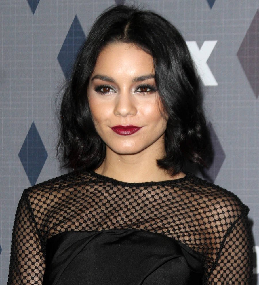 Vanessa Hudgens attends dad's memorial