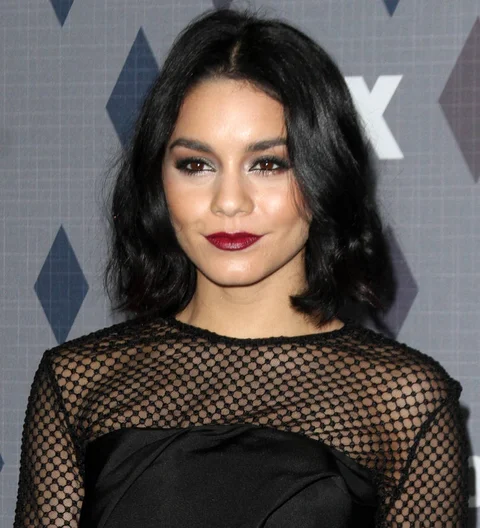 Vanessa Hudgens attends dad's memorial