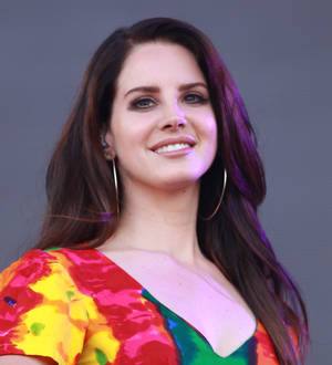 Lana Del Rey kisses rumored new beau on Italian trip