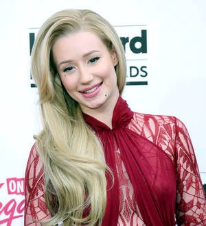 Iggy Azalea apologises for TV technical troubles