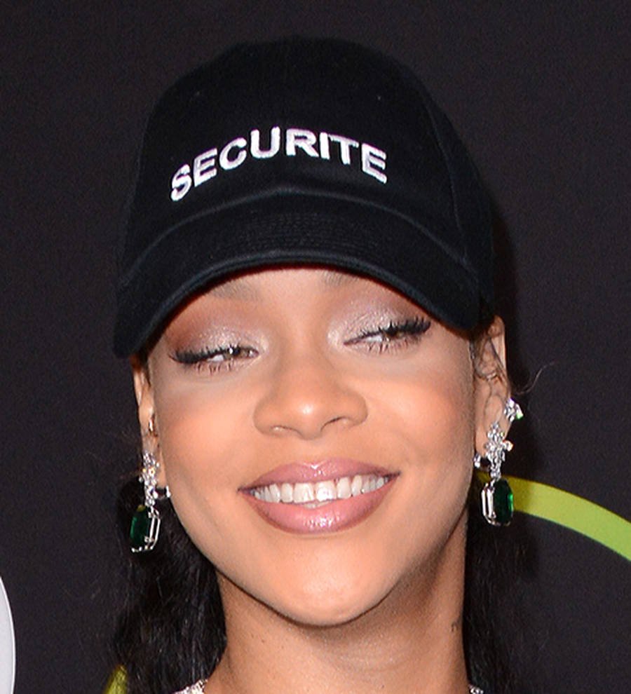 Rihanna breaks U.S. chart tie with Michael Jackson