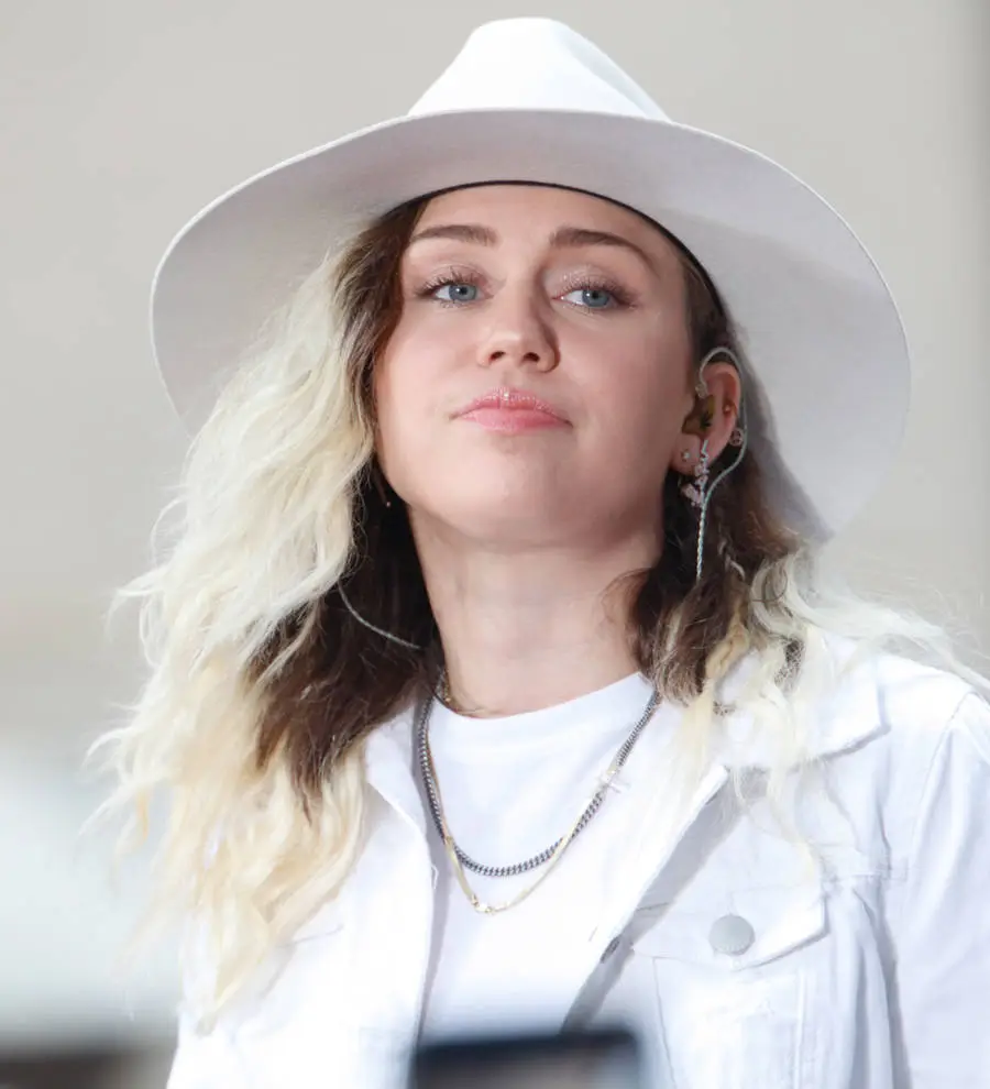 Miley Cyrus hides lookalike video puppet in garage