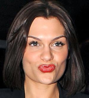Jessie J sings duet with competition winner at London gig