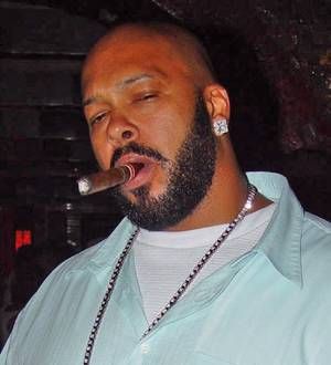 Suge Knight accused of making terrorist threat in photographer spat case