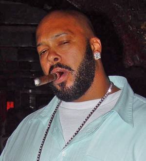 Suge Knight accused of making terrorist threat in photographer spat case