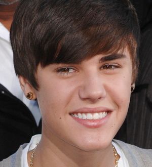 Justin Bieber pulls fireworks prank on Taylor Swift