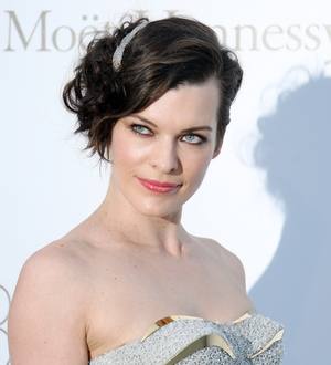 Milla Jovovich treating fan to movie screening to mark Twitter milestone