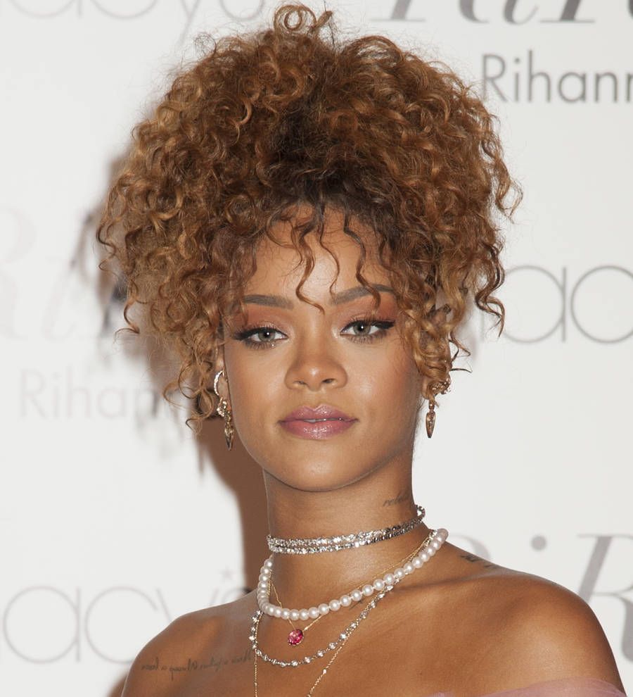 Rihanna's former publicist apologizes for Jay Z fling rumors