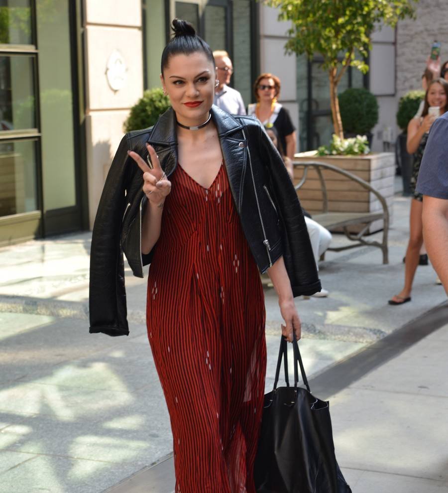 Jessie J gets lost during hike