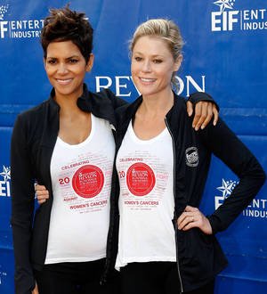Pregnant Halle Berry hosts charity run