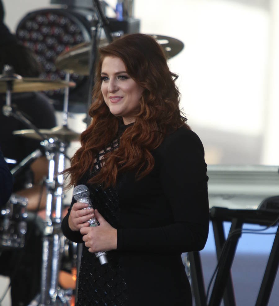 Meghan Trainor feels like a woman for Shania Twain performance