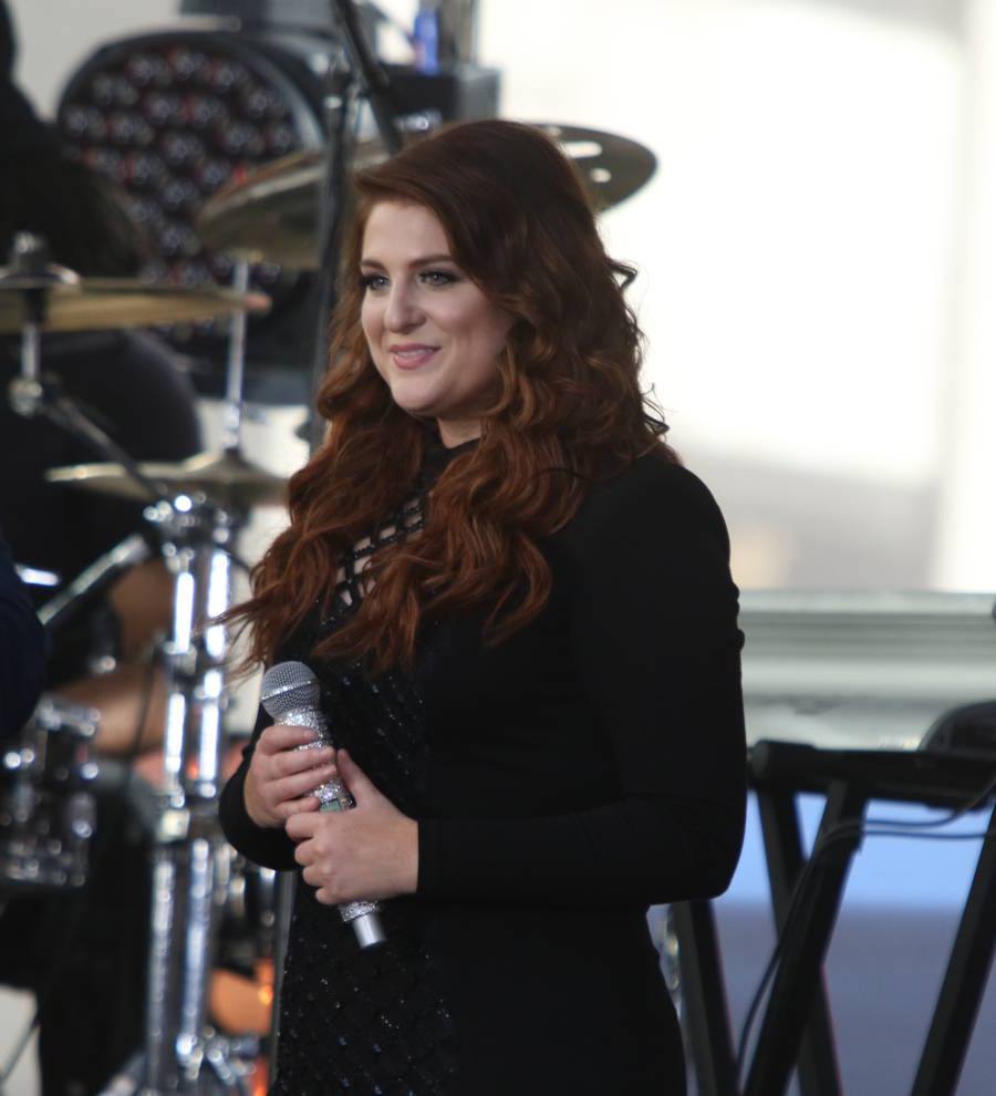 Meghan Trainor feels like a woman for Shania Twain performance
