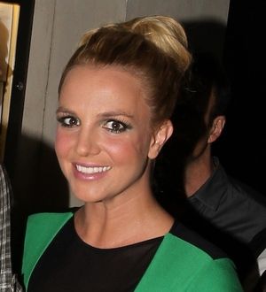 Britney Spears robs store in video shoot