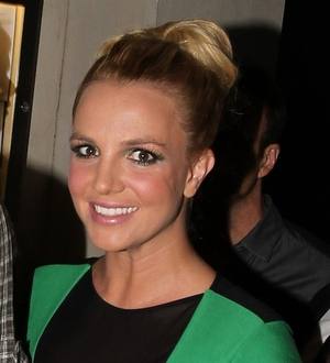 Britney Spears robs store in video shoot