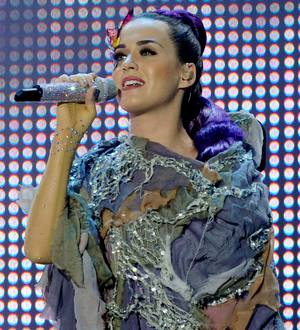 Katy Perry has scar on nose from piercing